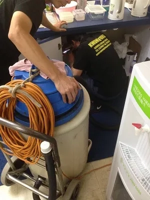 吊船清洗外牆